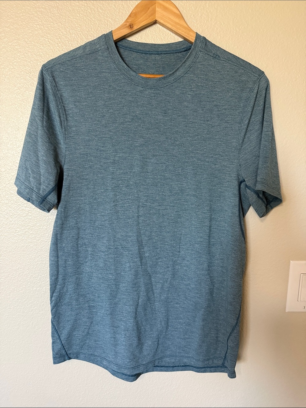 lululemon athletica Men's Heather Slate Blue Short Sleeve Crew